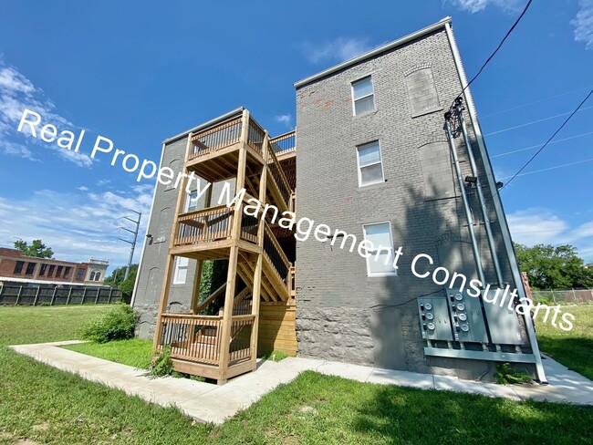Building Photo - $500 off October Rent Special on 3 bedroom...