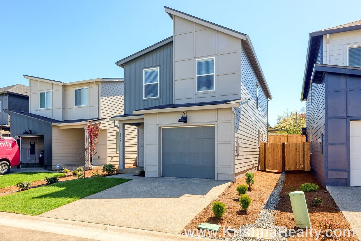Primary Photo - Brand new 3 Bedroom 2 Bath Beautiful Singl...
