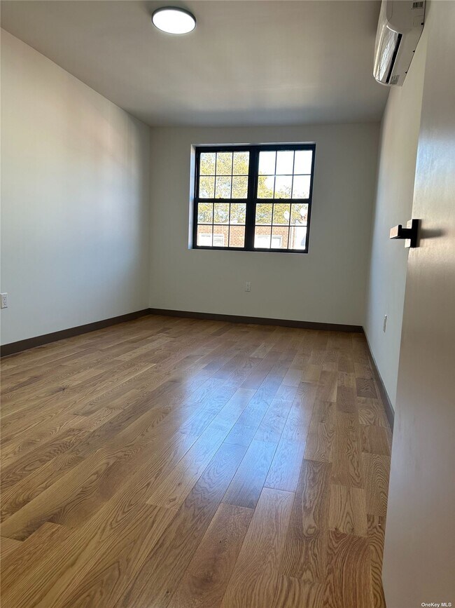 Foto del edificio - 1233 E 56th St