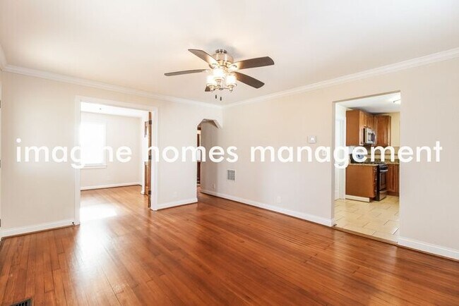 Foto del edificio - 8315 Saint Clair Avenue