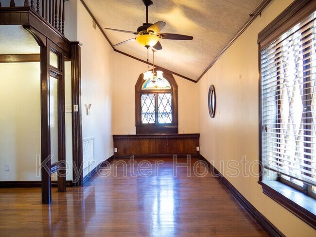 Building Photo - 3718 Yupon St