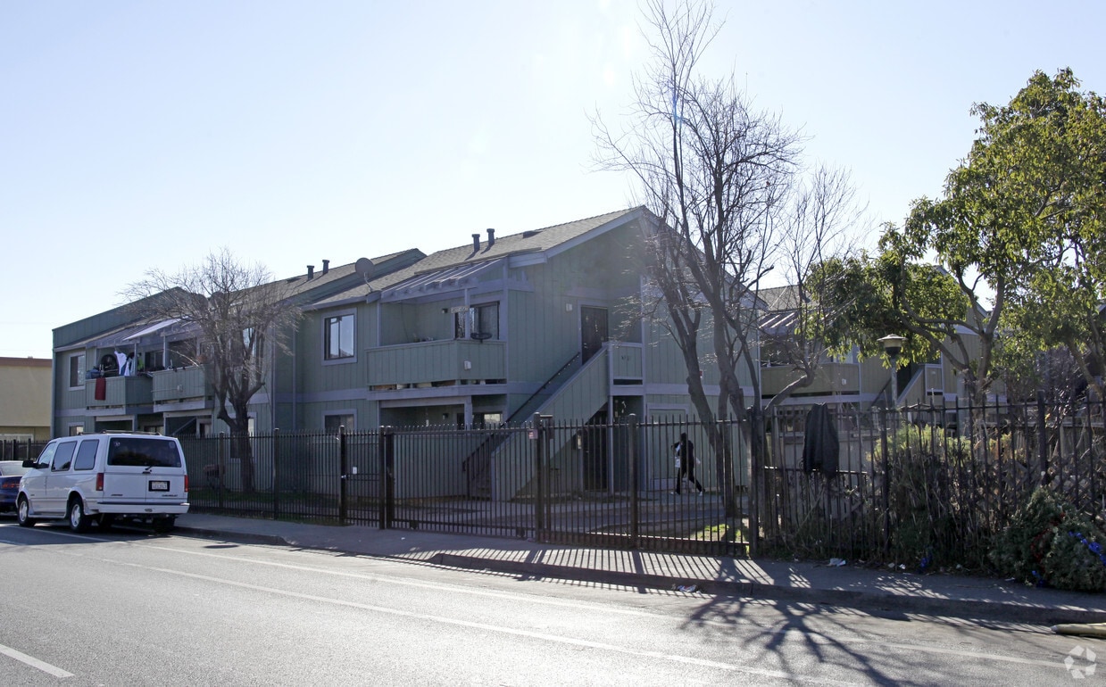Primary Photo - 4527 Bancroft Ave
