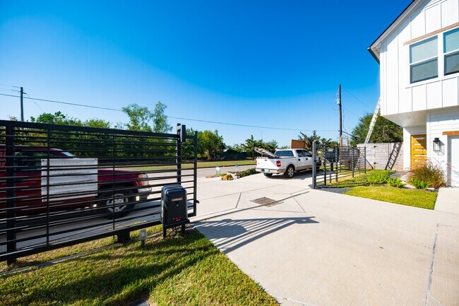 Foto del edificio - 1860 W Tidwell Rd