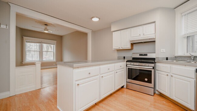 Kitchen - 2316 W Superior St