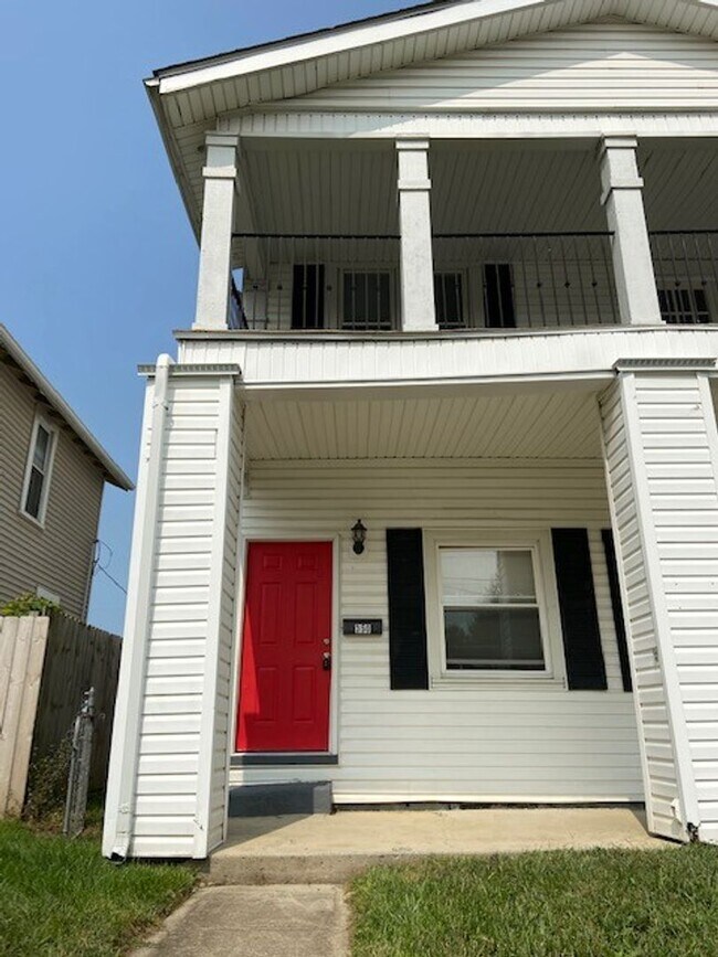 Foto del edificio - 350-352-352 E Hinman Ave