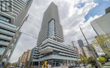 Building Photo - 161 Roehampton Ave