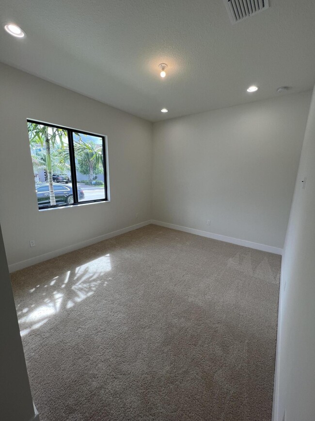 Building Photo - 7173 Montereal Path