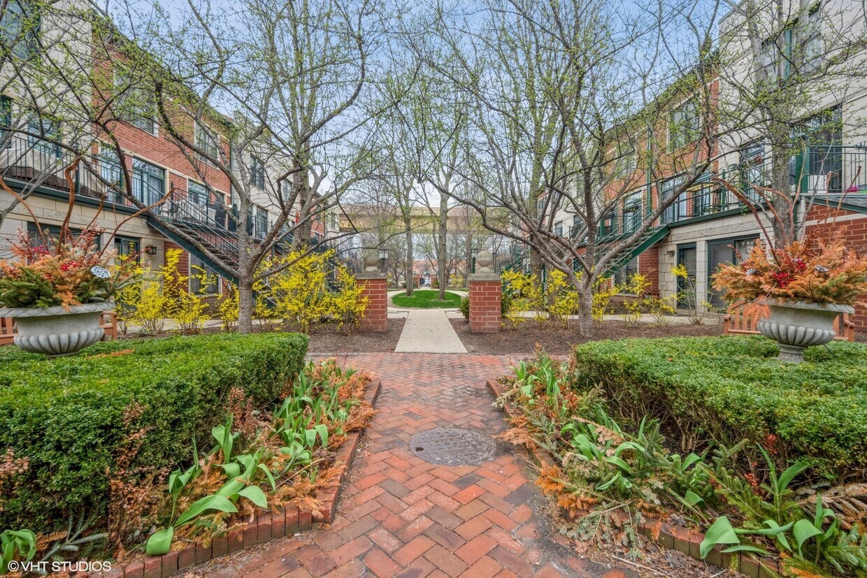 Foto principal - 1813 S Clark St