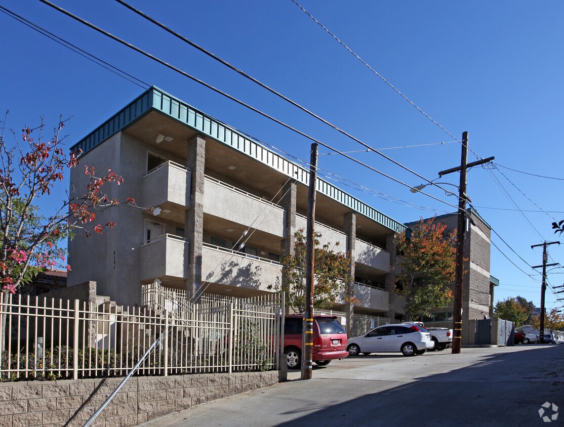 Foto principal - 4131 Maryland Street