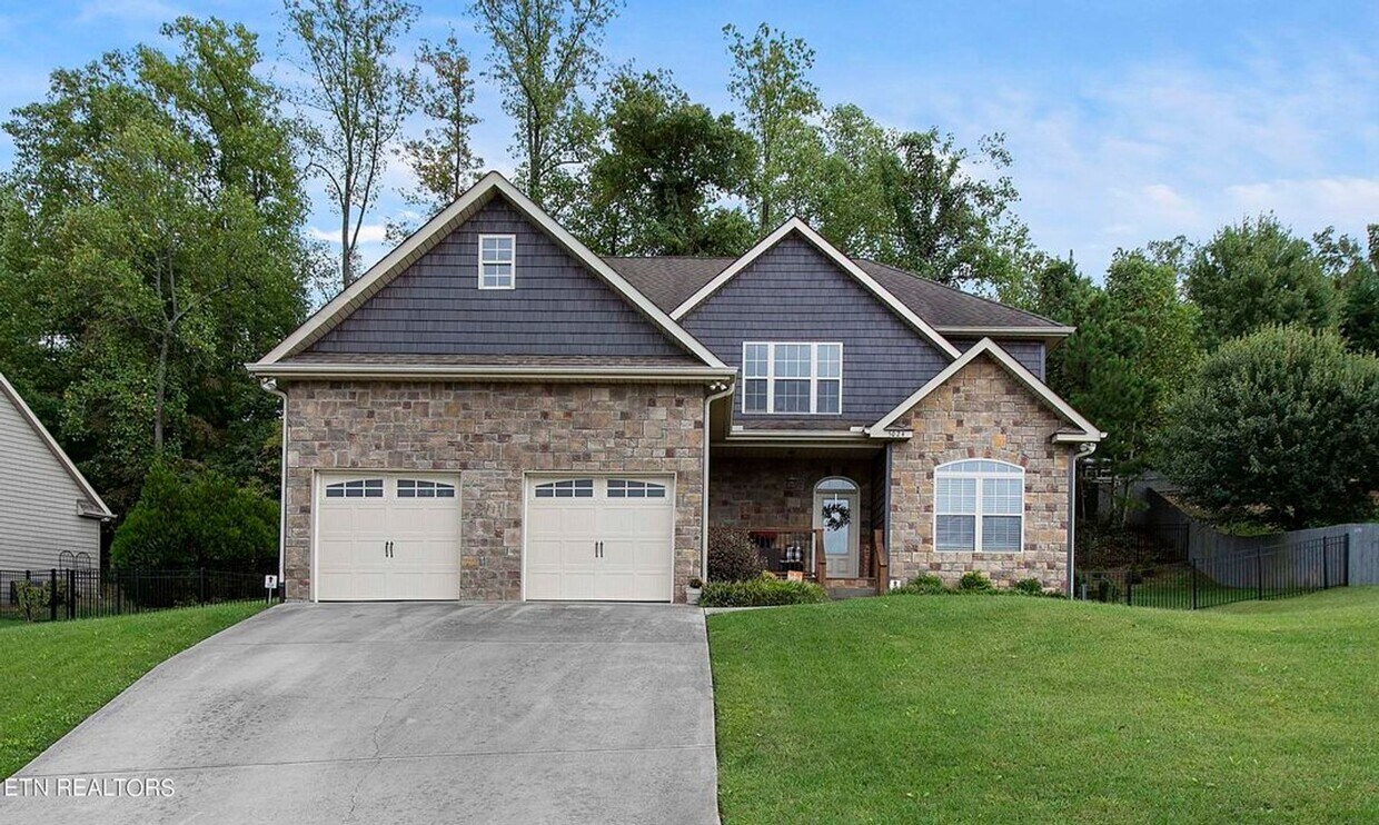 Primary Photo - Luxury 5 Bedroom West Knox Home