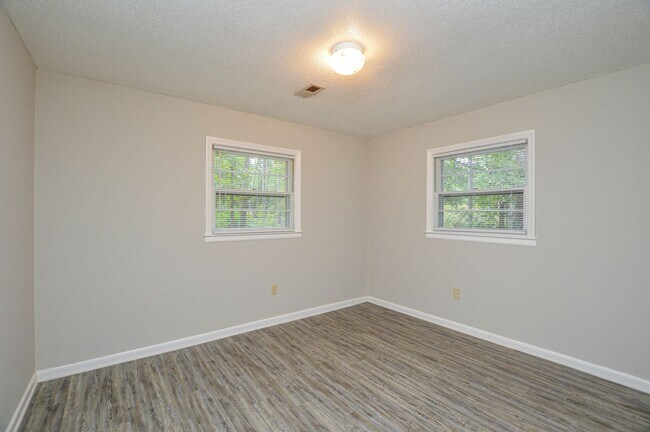 Building Photo - Renovated ranch in Matthews, NC! Heck of a deal! COMING SOON!!!