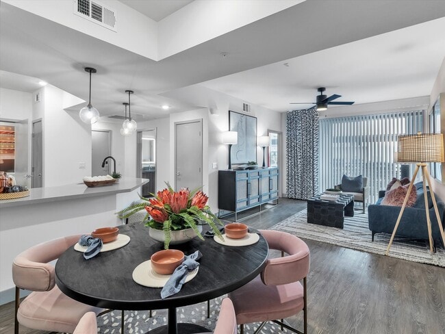 Building Photo - The Tommy at Post