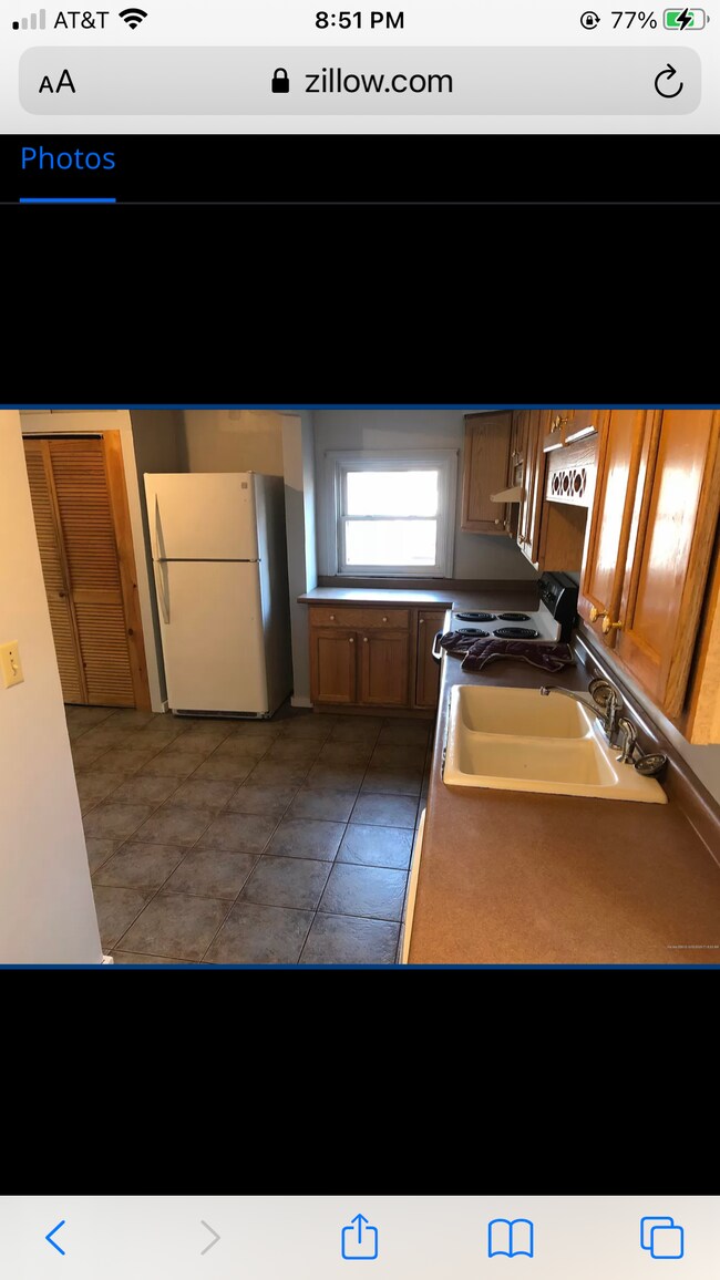 Kitchen - 48 Carver Blvd