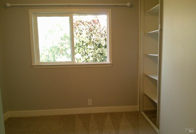 Foto del edificio - 785 Dogwood Cir