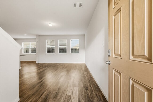 Foto del edificio - 5758 Manning Crk Trl