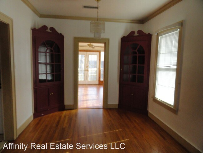 Building Photo - 2 br, 1.5 bath House - 612 N. Halagueno