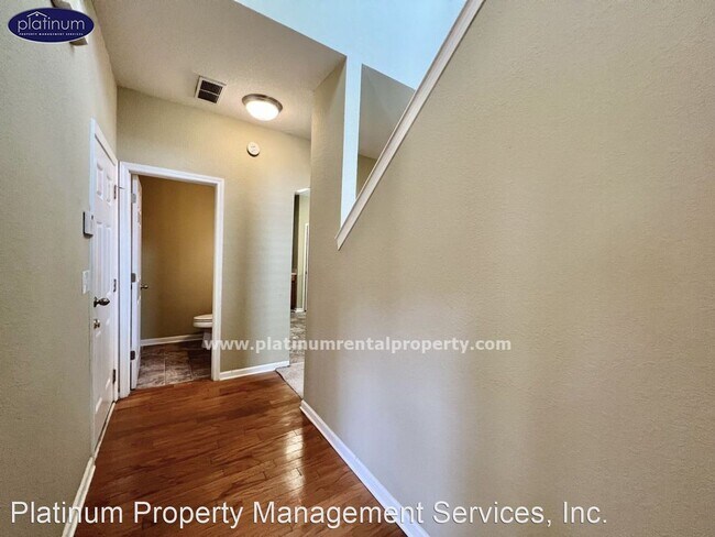 Building Photo - 3 br, 2.5 bath House - 4451 Ravenwood Dr