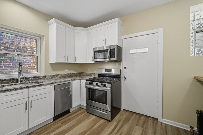 Foto del edificio - 4831 W Roscoe St