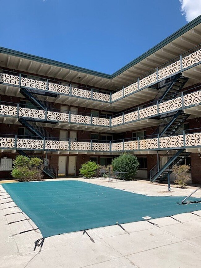 Building Photo - Remodeled ground level 1 bedroom condo wit...