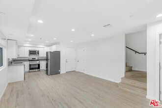 Building Photo - 1409 N Hobart Blvd