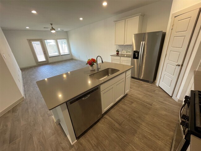 Foto del edificio - 12810 Harlesden Ln