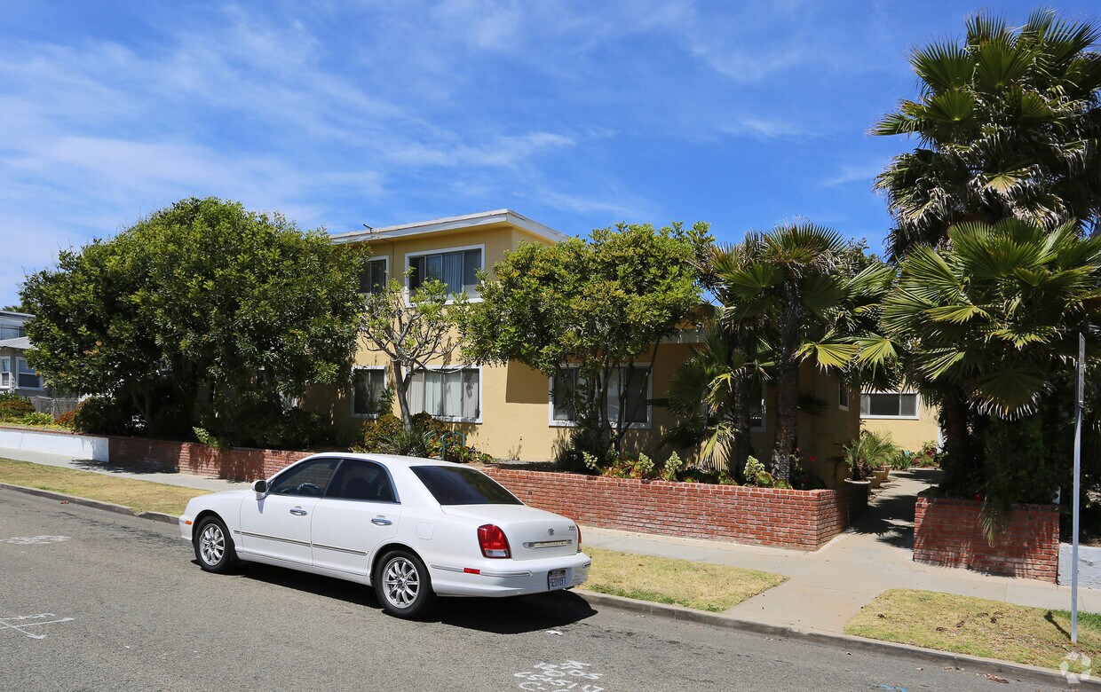 Primary Photo - 828 Tait St