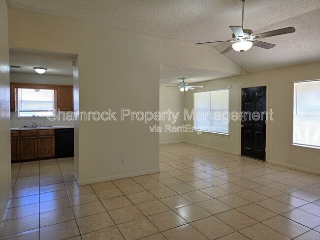 Foto del edificio - 712 Old Lorena Rd