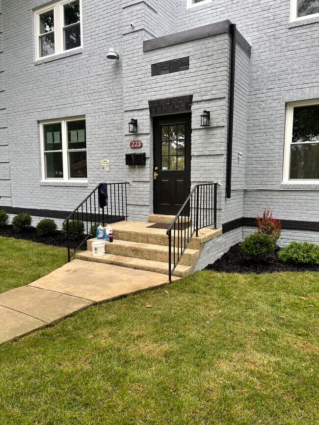 Foto del edificio - 223 Valley Ave SE