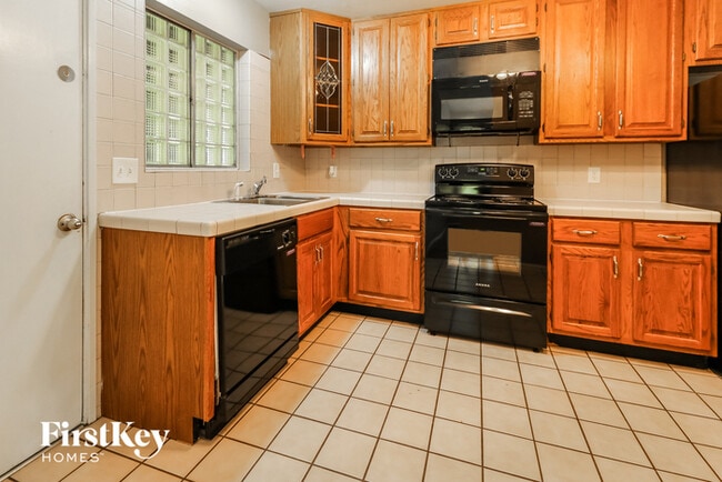 Building Photo - 665 Pimlico Dr