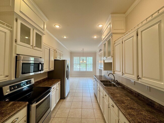 Foto del edificio - 327 Sherborne Ct
