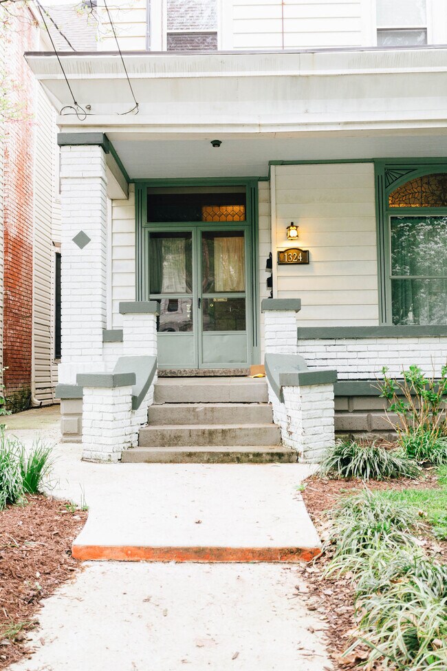 Foto del edificio - 1324 Highland Ave