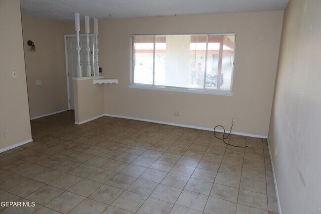 Building Photo - 3905 Flory Ave