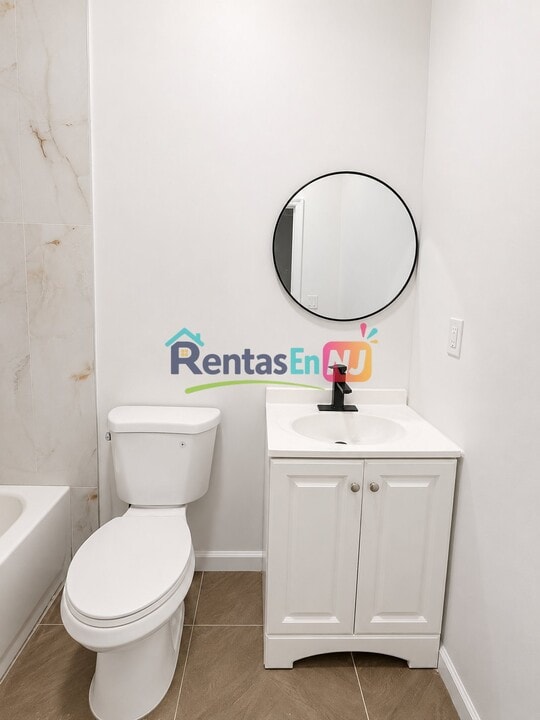 2 Bedrooms at 319 Hawthorne Ave #319/2L, Newark NJ — photo 6