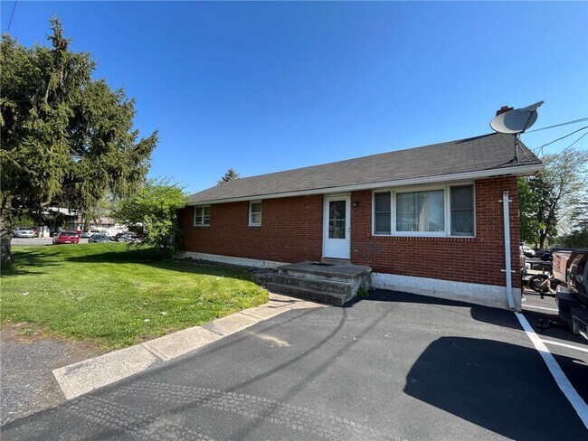 Building Photo - 2156 Community Dr