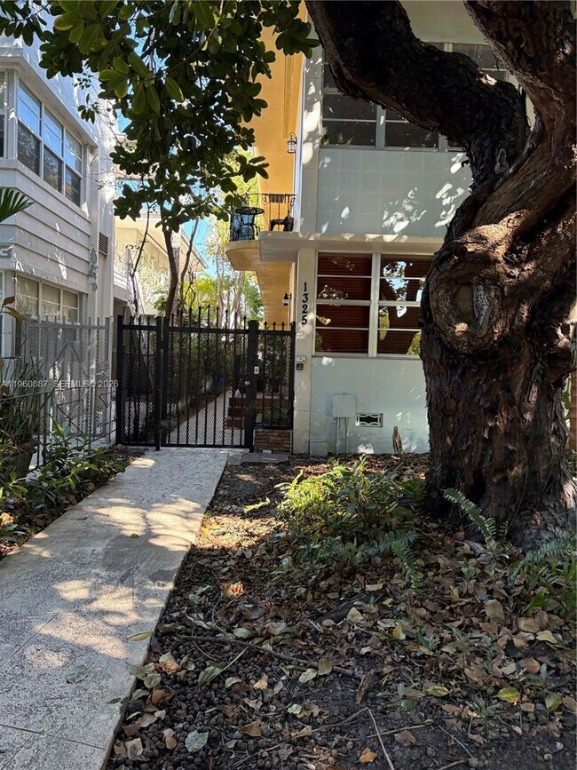 Foto del edificio - 1325 Meridian Ave