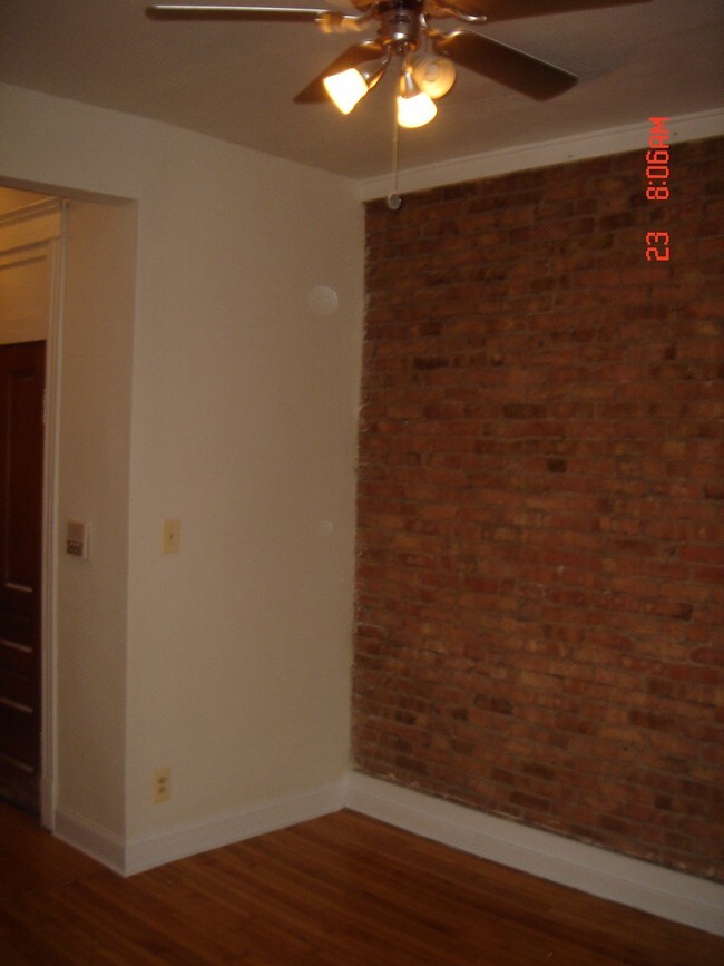 Building Photo - 616 S Loomis St