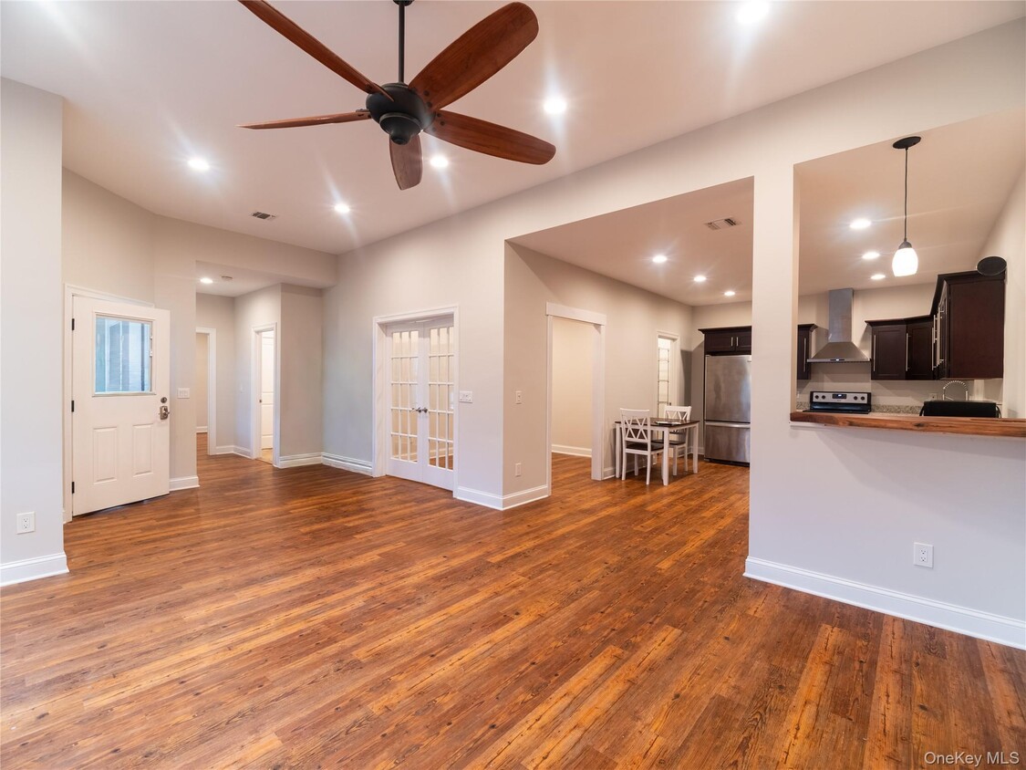 Foto principal - 49 Cherry Hill Rd