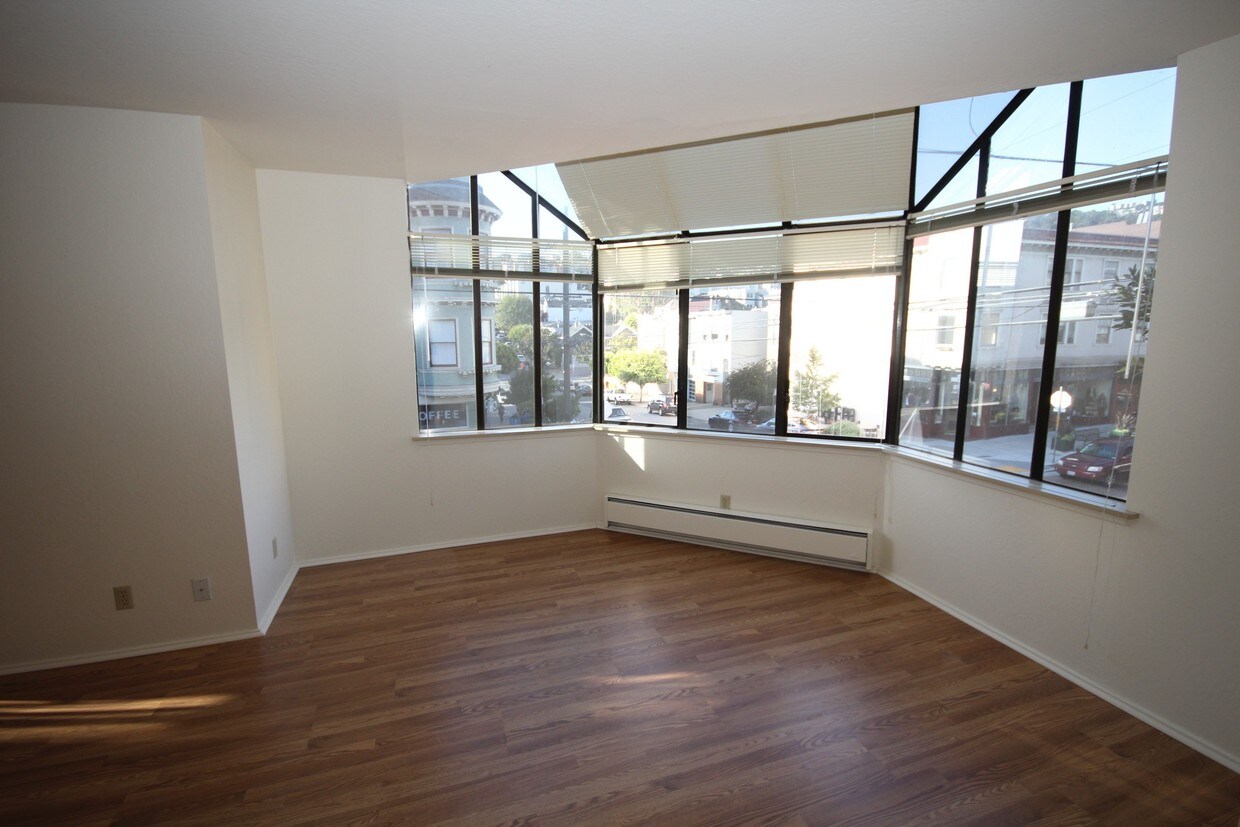Primary Photo - 1099 Noe St
