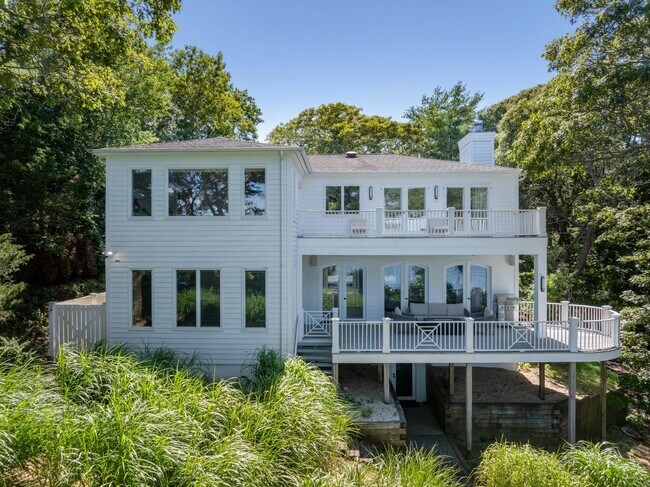 Building Photo - 26 3 Mile Harbor Dr