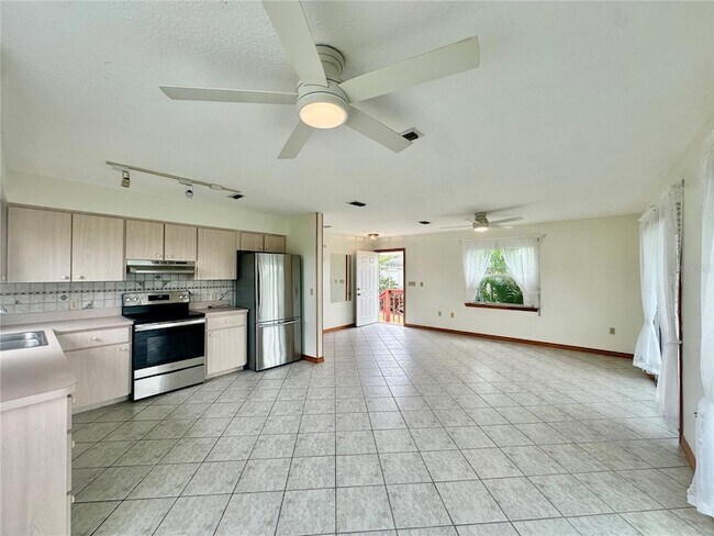 Foto del edificio - 709 S Lake Starr Blvd
