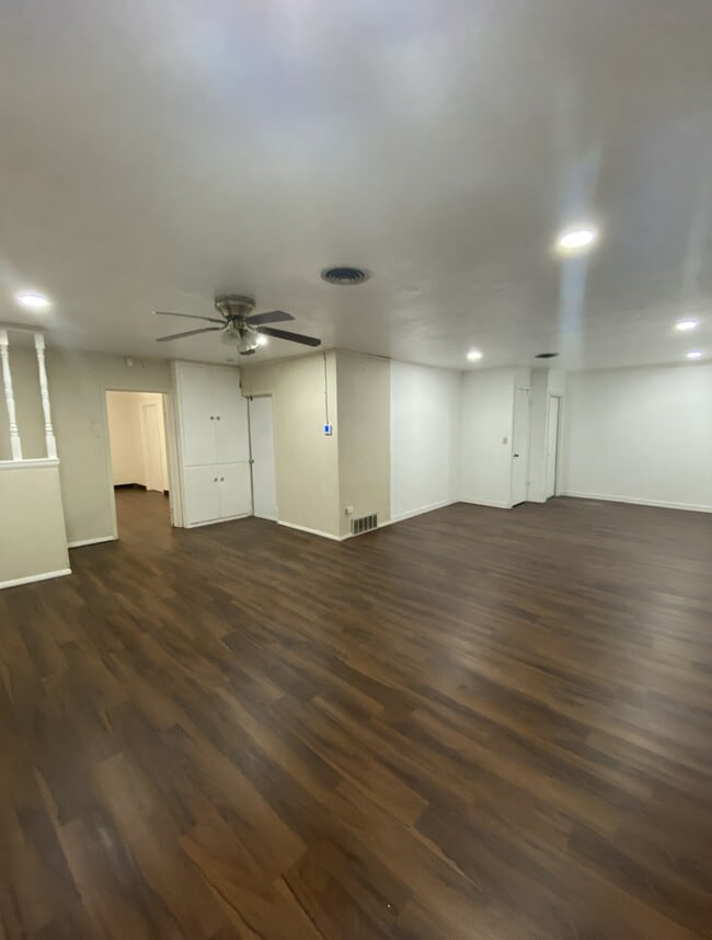 Photo - 310 S Sooner Rd House