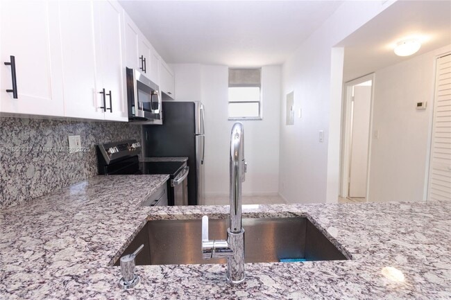 Building Photo - 2903 N Miami Beach Blvd