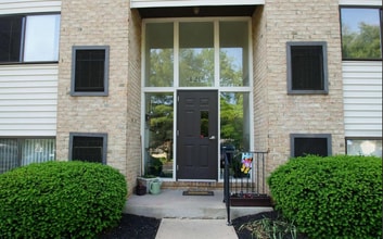 Building Photo - 120 Royal Oak Dr