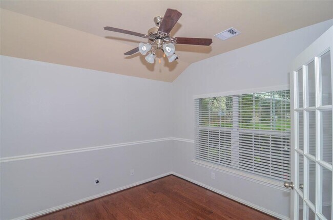 Foto del edificio - 6115 Carver Pines Dr