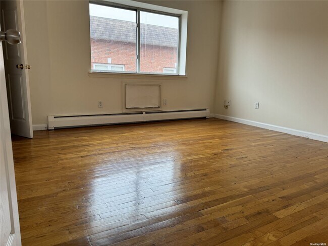 Foto del edificio - 36-33 169th St