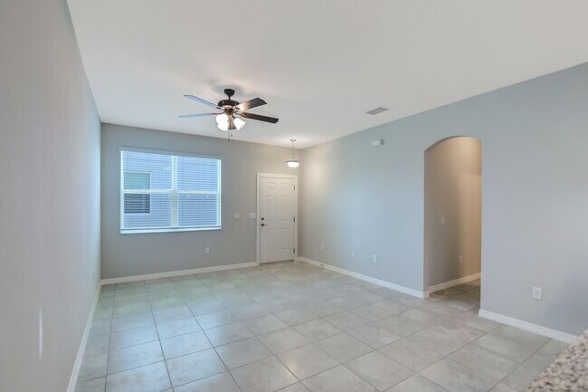 Foto del edificio - 3 Bedroom 2 Bath Villa in Oak Tree Pointe for RENT!