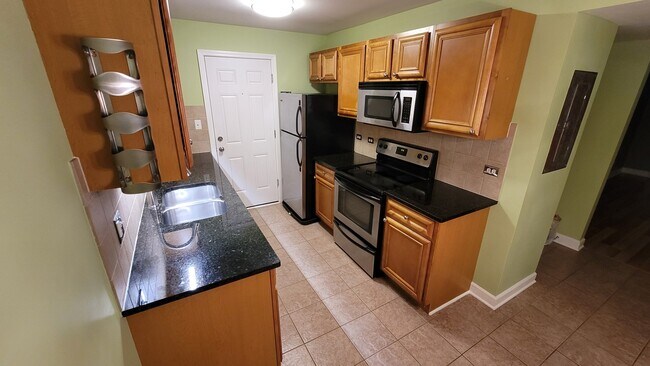 Building Photo - 10620 Brooks Ln
