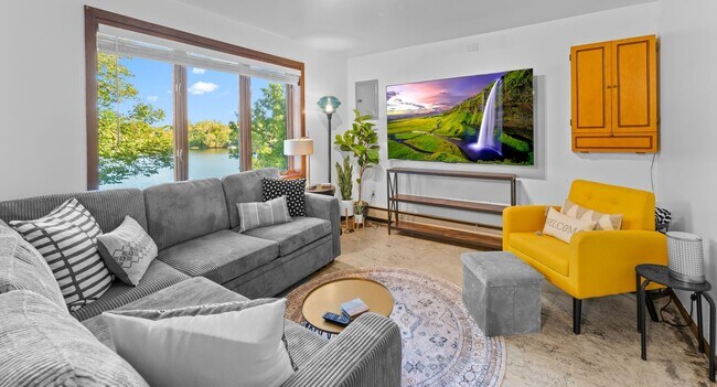 Todas las unidades están completamente amuebladas y con todo incluido: wifi, servicios públicos, comodidades de la asociación de propietarios y servicio de limpieza mensual. - Cross Lake Estates - Furnished Rentals