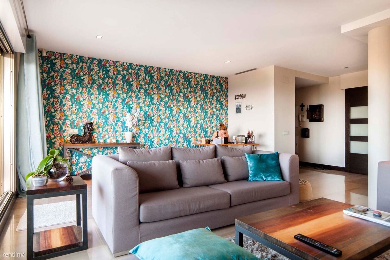 Foto principal - 610 John Churchill Chase St