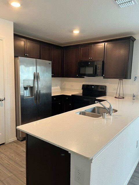 Foto del edificio - 5609 Timber Point Dr